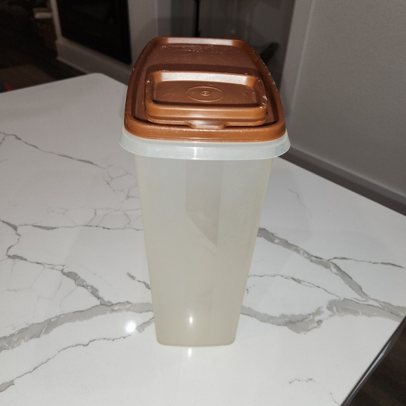 RARE VINTAGE Large Brown Tupperware Cereal Keeper 10" X 4.5" - Picture 2 of 10
